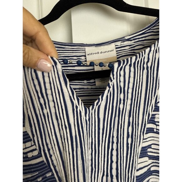Alfred Dunner Woman Split Neck Spliced Texture Top size 1X - Picture 4 of 6